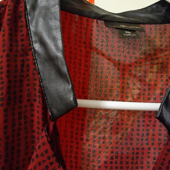 Top/Blouse - Picture 6 of 10